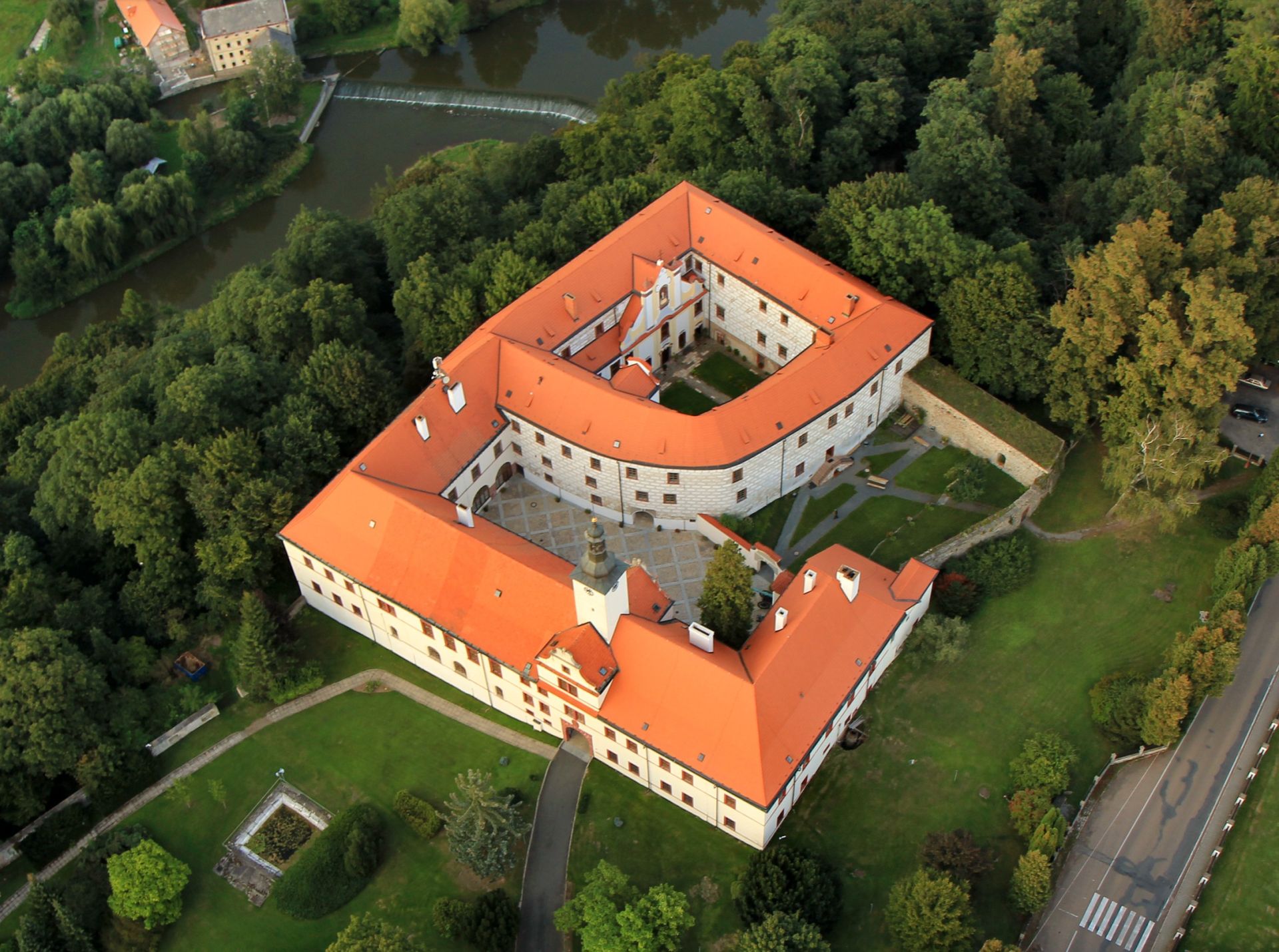zamek_komorni_hradek