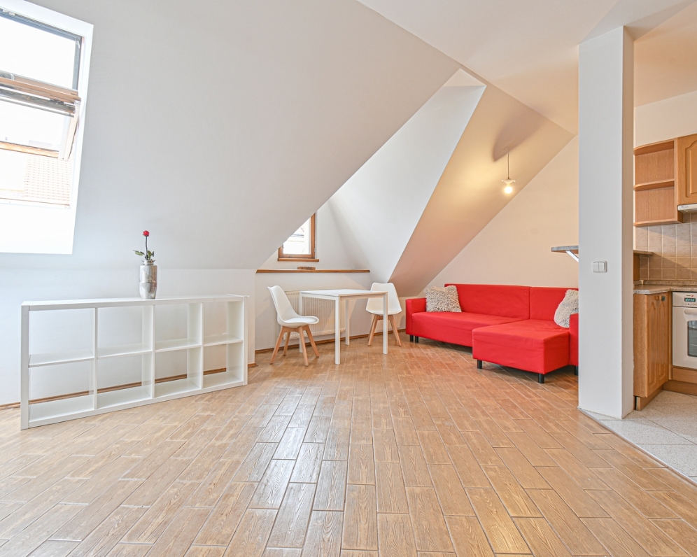 Půdní vestavba bytu 2+kk, 56 m2 ve Vršovicích